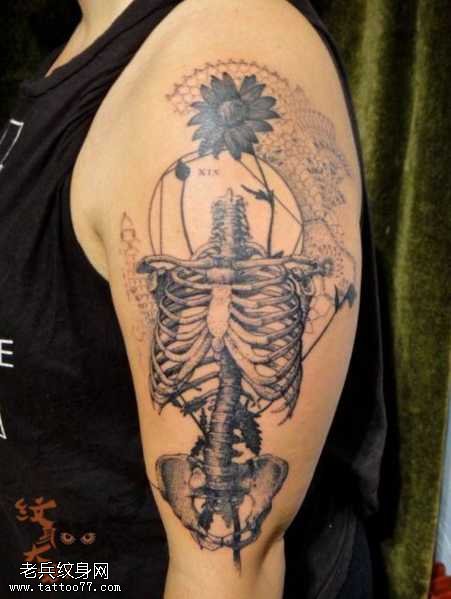 胳膊骨骼纹身图案