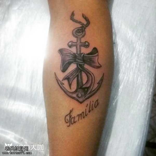 腿部蝴蝶结纹身图案