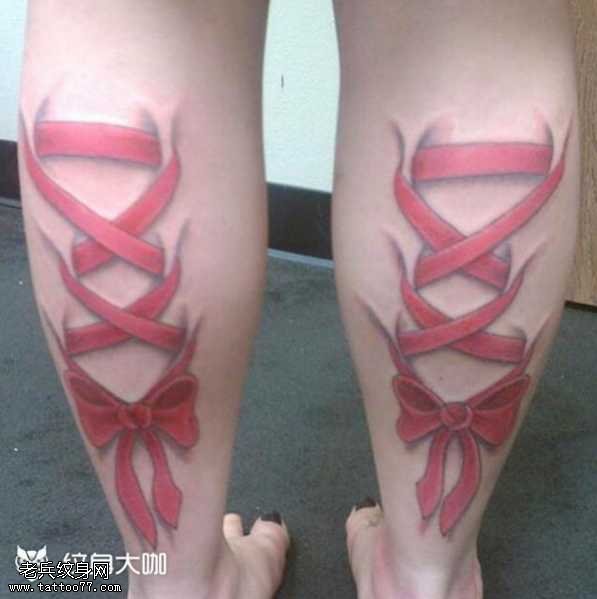 腿部蝴蝶结纹身图案