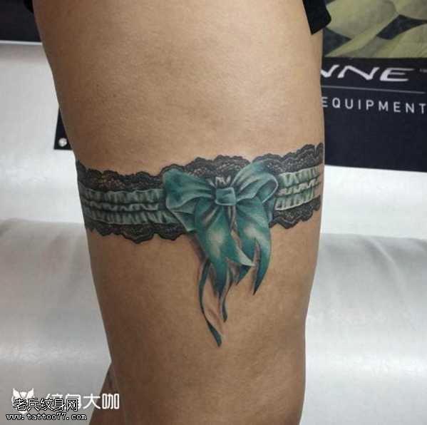 腿部蝴蝶结纹身图案