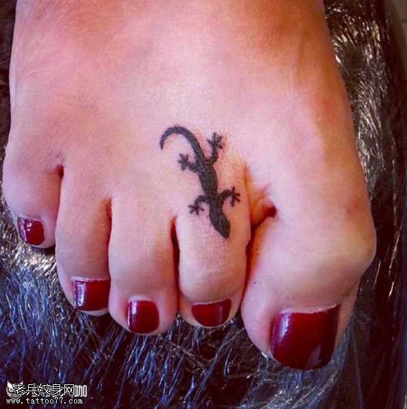 脚部壁虎纹身图案