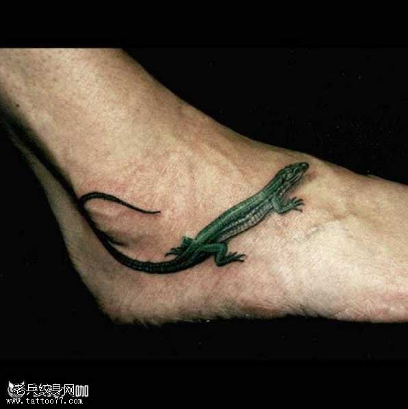 脚部壁虎纹身图案