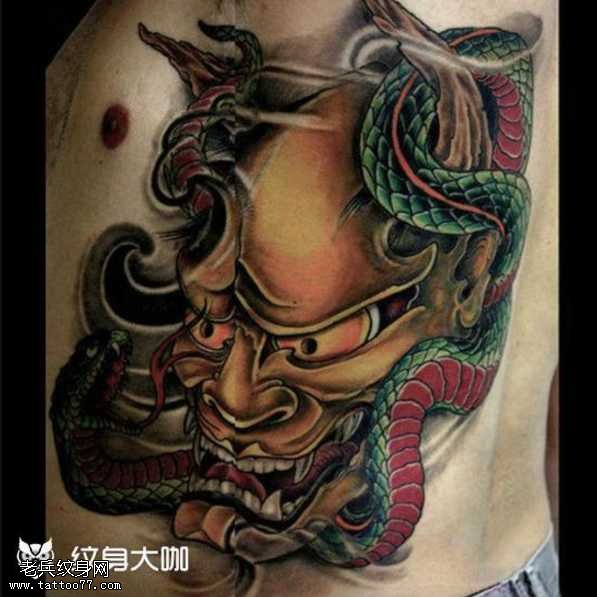 腰部般若蛇纹身图案