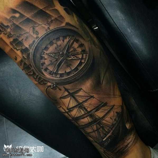 腿部指南针船纹身图案