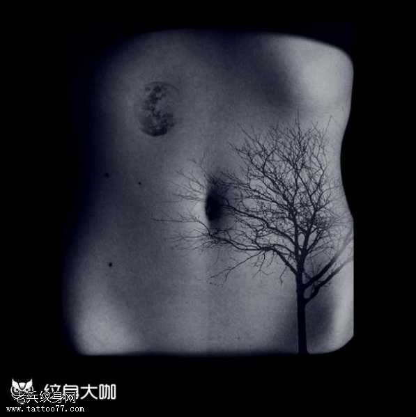 腰部逼真树木纹身图案