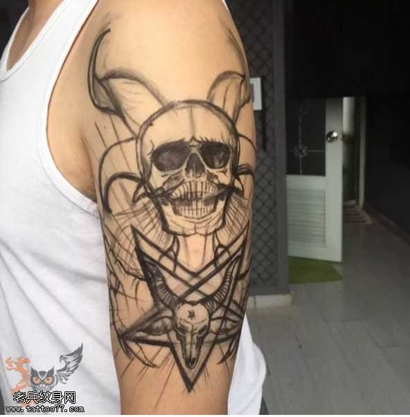 胳膊撒旦纹身图案