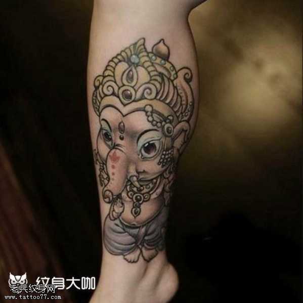 腿部萌象神纹身图案