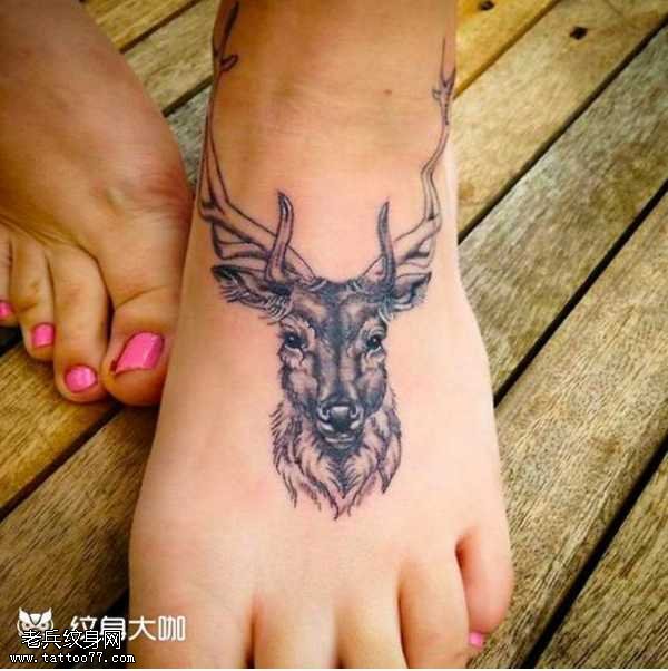 脚部鹿纹身图案