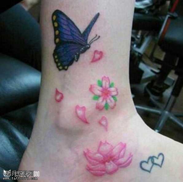 脚部蝴蝶纹身图案