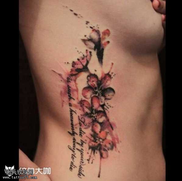 腰部水墨梅花纹身图案