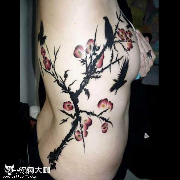 腰部梅花纹身图案