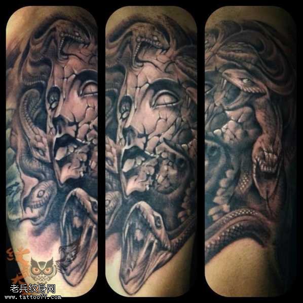 胳膊雕像纹身图案