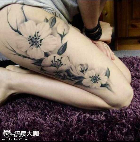 腿部白樱花纹身图案