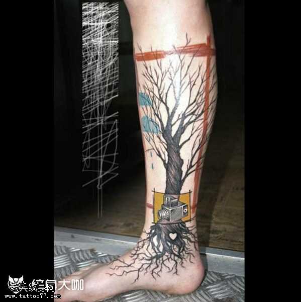 脚部树木纹身图案