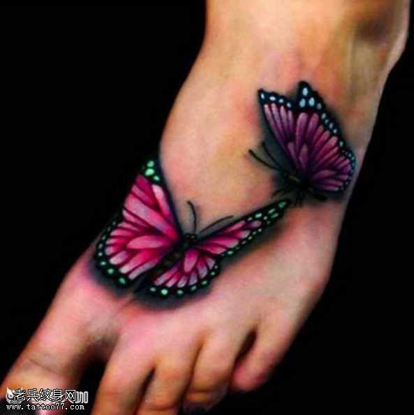 脚部蝴蝶纹身图案
