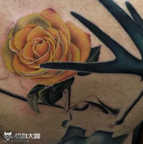 腰部玫瑰纹身图案