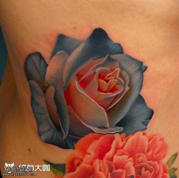 腰部玫瑰纹身图案