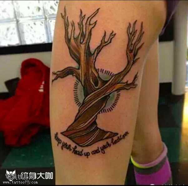 腿部树木纹身图案