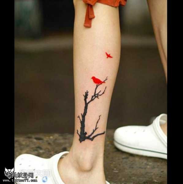 腿部树木图腾纹身图案