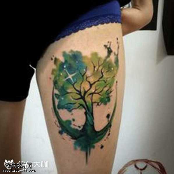 腿部树木纹身图案