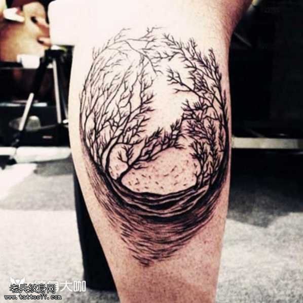 腿部树木纹身图案
