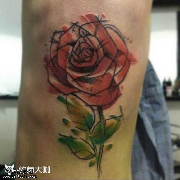 腰部玫瑰纹身图案