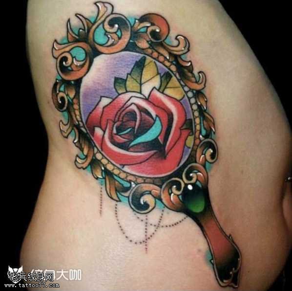 腰部玫瑰纹身图案
