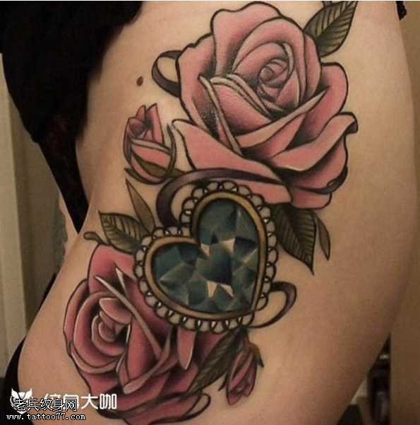 腰部玫瑰心钻纹身图案