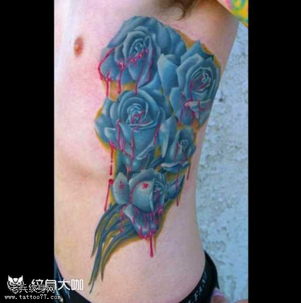腰部蓝血玫瑰纹身图案