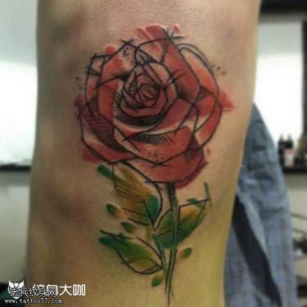 腰部玫瑰纹身图案