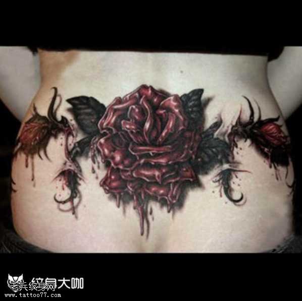 腰部肉玫瑰纹身图案