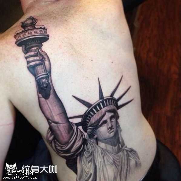 背部自由女神纹身图案