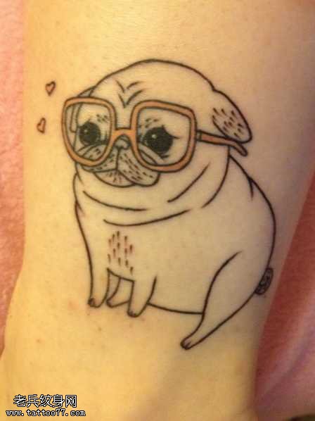 腿部可爱狗狗纹身图案