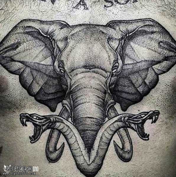 胸部大象纹身图案