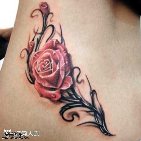 腰部玫瑰纹身图案
