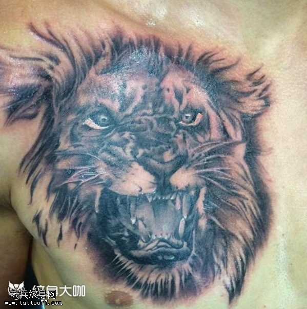 胸部狮子纹身图案