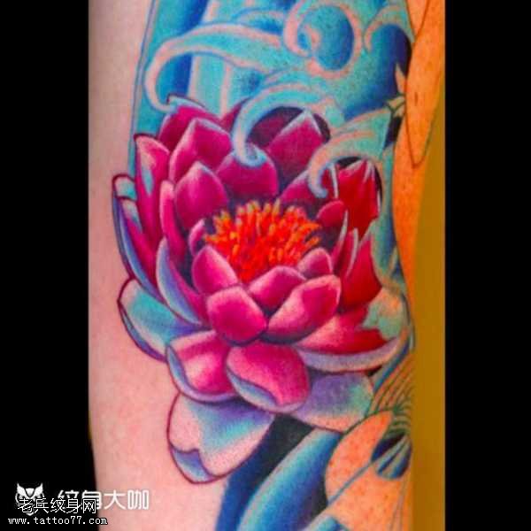 腰部莲花纹身图案