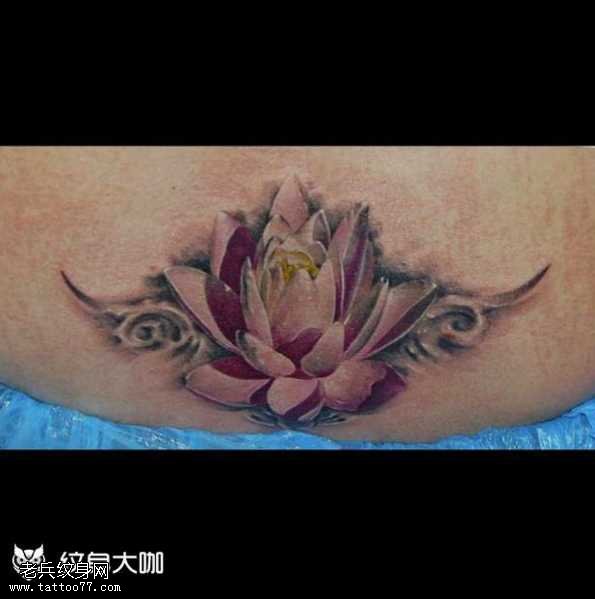 腰部莲花纹身图案