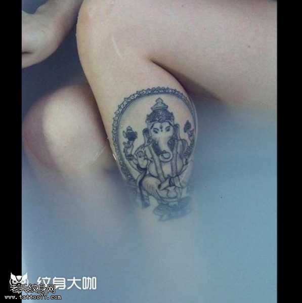 腿部象神纹身图案