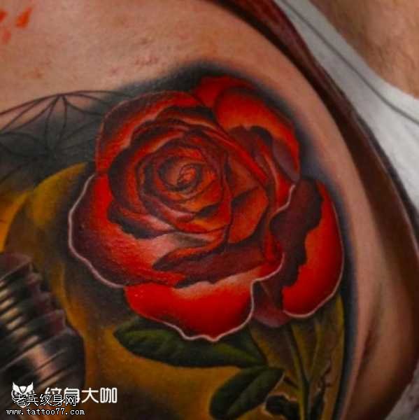 胳膊玫瑰纹身图案