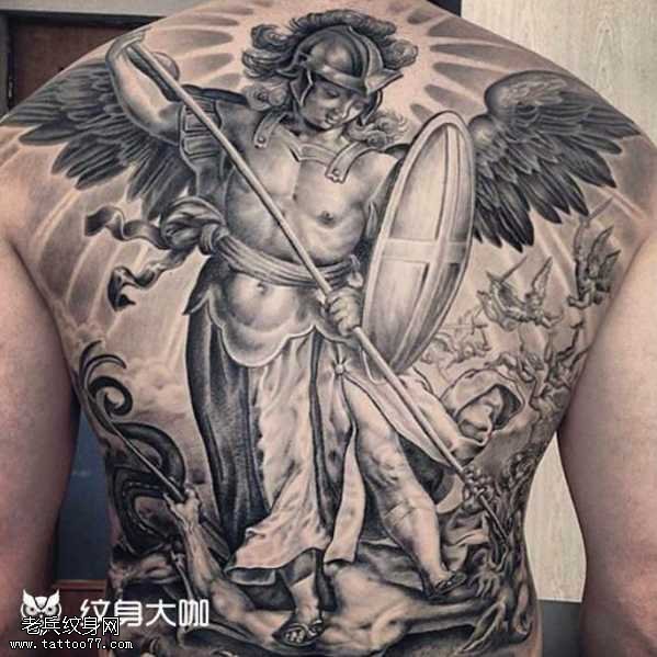 背部天使纹身图案