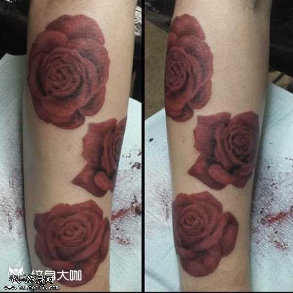 腿部玫瑰纹身图案