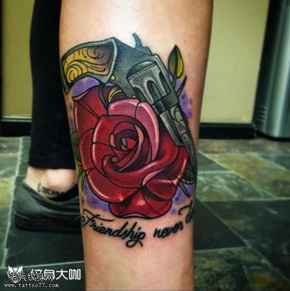 胳膊玫瑰纹身图案