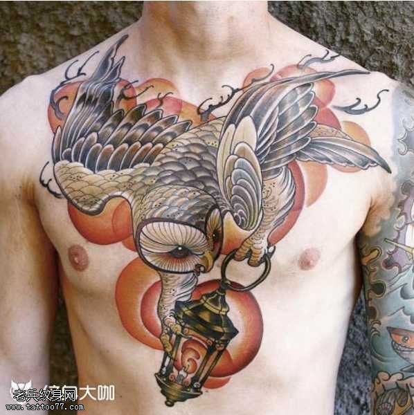 胸部猫头鹰纹身图案