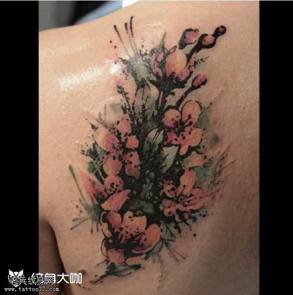 背部樱花纹身图案