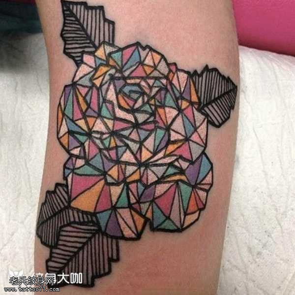 腿部水墨钻纹身图案