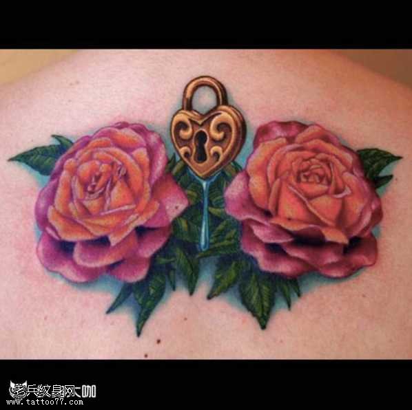 腰部玫瑰钥匙纹身图案