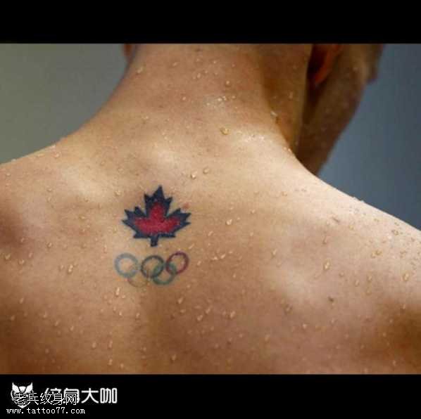 背部叶子纹身图案