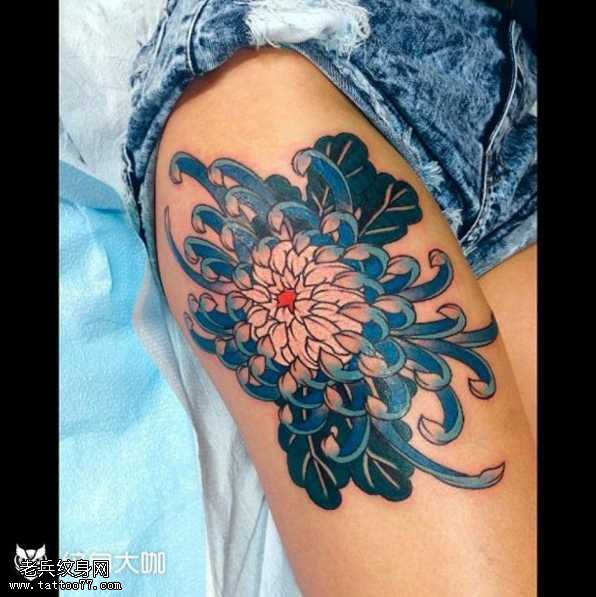 腿部菊花纹身图案