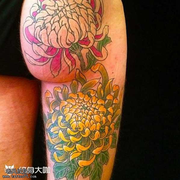 腿部菊花纹身图案